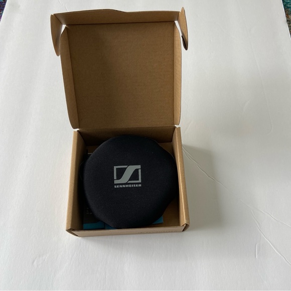 Sennheiser SP10 ML Speakerphone for Lync w/soft zipper case - Never used - Picture 4 of 4
